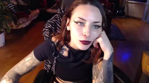 Snapshot of gothstripper chatting on 02/08/25, 09:25 Hezra online show from 02/08/25, 09:25