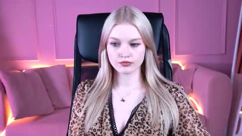 Grace Glamour online show from 12/15/25, 01:15