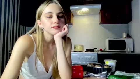 Snapshot of gracetorrezz chatting on 10/05/25, 07:01 gracetorrezz online show from 10/05/25, 07:01