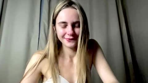 Snapshot of gracetorrezz chatting on 10/24/25, 04:36 gracetorrezz online show from 10/24/25, 04:36
