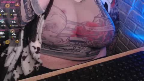 Lisa online show from 11/24/25, 02:39