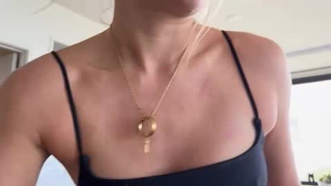 Gracie Mae online show from 10/11/25, 04:49