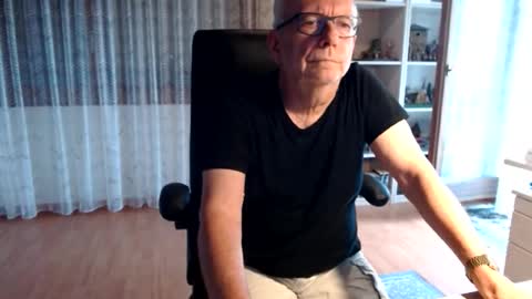 Snapshot of grandpach chatting on 06/03/26, 11:35 grandpach online show from 06/03/26, 11:35