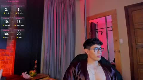 Snapshot of grayandrews chatting on 06/08/26, 12:03 grayandrews online show from 06/08/26, 12:03