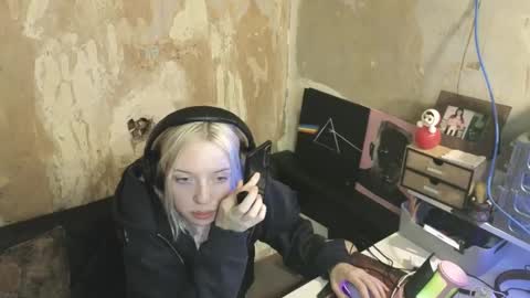 Snapshot of graylovescookies chatting on 12/17/24, 10:11 graylovescookies online show from 12/17/24, 10:11