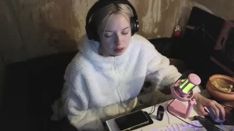 Snapshot of graylovescookies chatting on 12/19/24, 01:51 graylovescookies online show from 12/19/24, 01:51