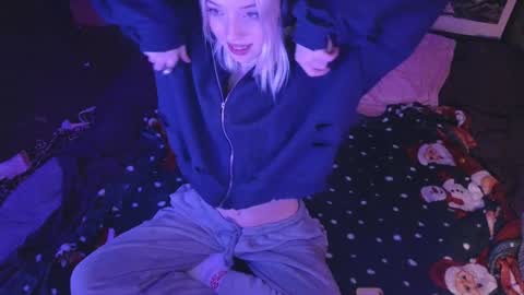 Snapshot of graylovescookies chatting on 12/27/24, 09:00 graylovescookies online show from 12/27/24, 09:00