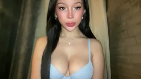 Marie Pelie online show from 12/19/25, 08:38