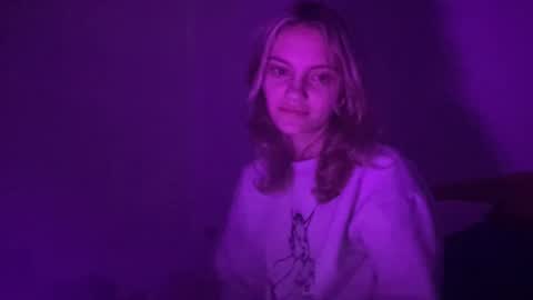 mila 3 online show from 12/28/24, 06:39