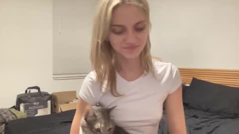 mila 3 online show from 01/05/25, 02:17