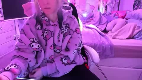 GreenEyedLovexo online show from 12/15/25, 04:00