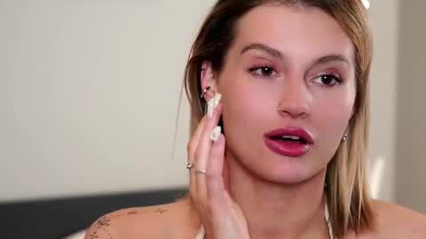 Kelly online show from 10/26/25, 01:06