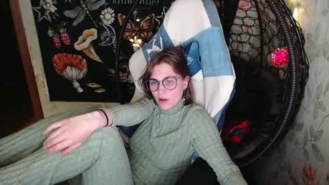 Snapshot of greenwitch9 chatting on 04/29/26, 05:30 Lina online show from 04/29/26, 05:30