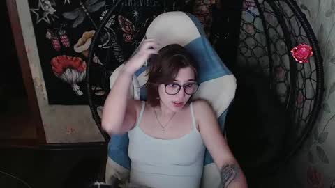 Snapshot of greenwitch9 chatting on 05/04/26, 12:45 Lina online show from 05/04/26, 12:45