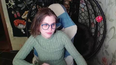 Snapshot of greenwitch9 chatting on 05/05/26, 11:51 Lina online show from 05/05/26, 11:51