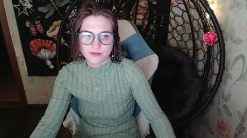 Snapshot of greenwitch9 chatting on 05/07/26, 12:10 Lina online show from 05/07/26, 12:10