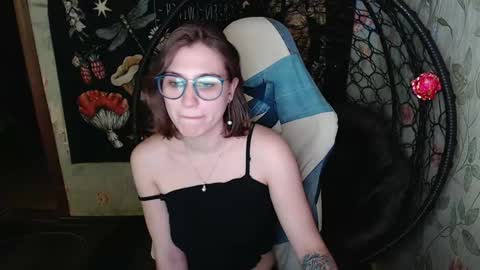 Snapshot of greenwitch9 chatting on 05/17/26, 11:17 Lina online show from 05/17/26, 11:17