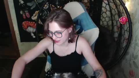 Snapshot of greenwitch9 chatting on 05/21/26, 11:50 Lina online show from 05/21/26, 11:50