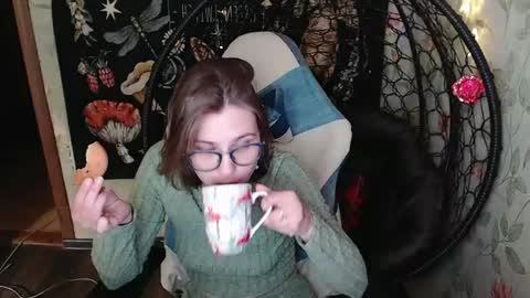 Snapshot of greenwitch9 chatting on 05/28/26, 09:28 Lina online show from 05/28/26, 09:28