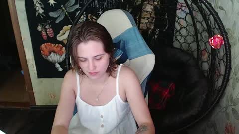 Snapshot of greenwitch9 chatting on 06/05/26, 11:49 Lina online show from 06/05/26, 11:49