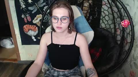 Snapshot of greenwitch9 chatting on 06/07/26, 11:58 Lina online show from 06/07/26, 11:58