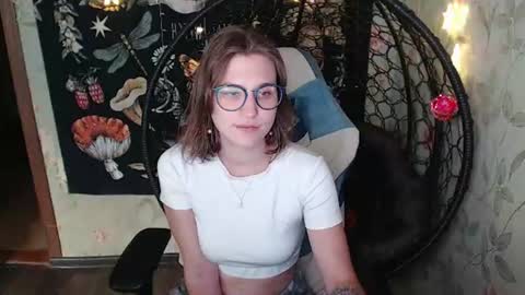Snapshot of greenwitch9 chatting on 07/14/26, 10:21 Lina online show from 07/14/26, 10:21
