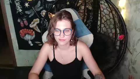 Snapshot of greenwitch9 chatting on 07/25/26, 11:19 Lina online show from 07/25/26, 11:19