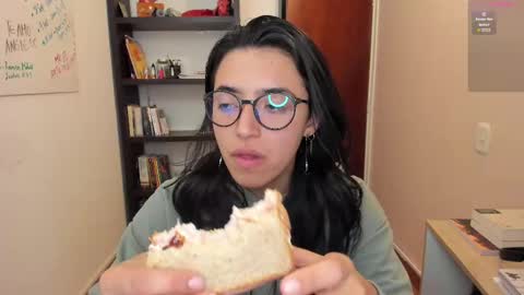 Snapshot of gretagat chatting on 09/22/25, 06:48 Greta online show from 09/22/25, 06:48