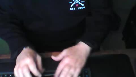 Snapshot of greyghost04 chatting on 04/27/26, 04:32 greyghost04 online show from 04/27/26, 04:32