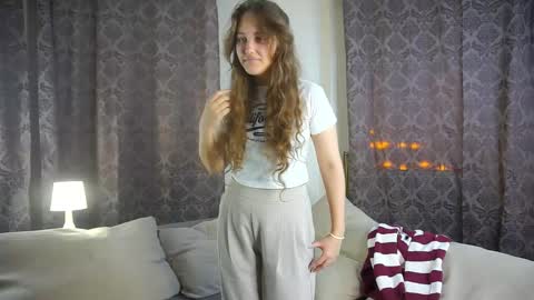 Gwen online show from 11/24/25, 12:16