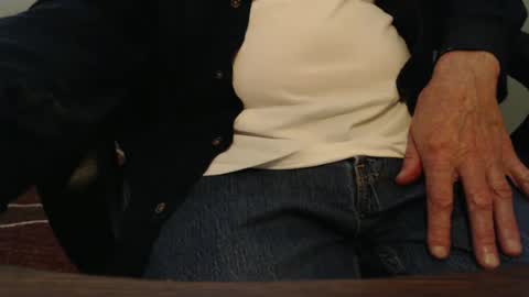 Snapshot of griz01 chatting on 09/18/25, 03:47 griz01 online show from 09/18/25, 03:47