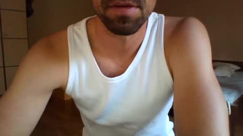 Snapshot of grunner12 chatting on 08/06/26, 05:37 grunner12 online show from 08/06/26, 05:37