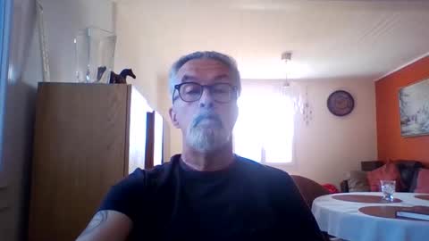 Snapshot of grybear60 chatting on 04/17/26, 08:06 Grybear online show from 04/17/26, 08:06