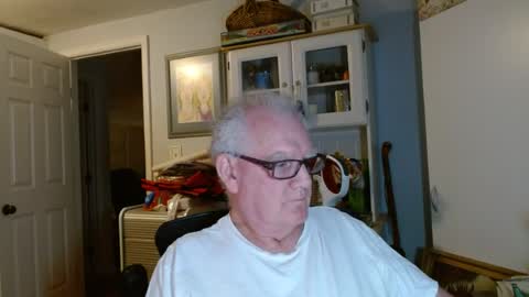 Snapshot of gspotlover1 chatting on 06/20/26, 08:28 Horny Daddy online show from 06/20/26, 08:28
