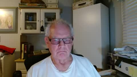 Snapshot of gspotlover1 chatting on 08/01/26, 01:10 Horny Daddy online show from 08/01/26, 01:10