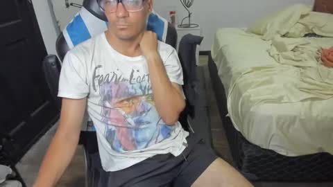 Snapshot of guachin_new chatting on 12/25/24, 09:33 guachin_new online show from 12/25/24, 09:33