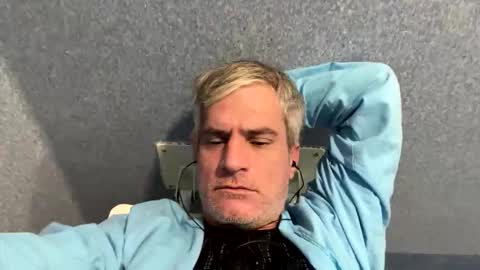 guardiannif_ online show from 09/22/25, 01:35