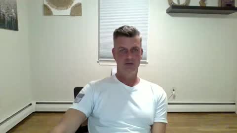 gudguy2025 online show from 10/26/25, 01:11