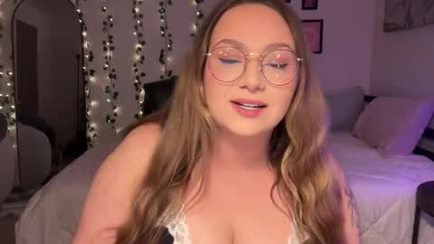 Snapshot of gueritabebe chatting on 10/29/25, 02:58 Eva online show from 10/29/25, 02:58