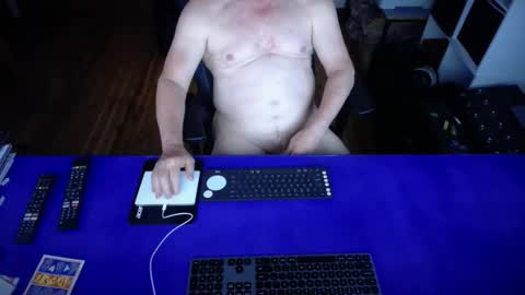 Snapshot of guesswhatigot2 chatting on 10/23/25, 08:46 guesswhatigot2 online show from 10/23/25, 08:46