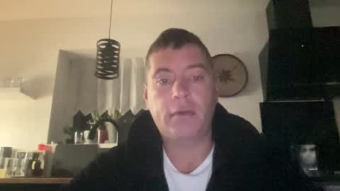 guil0 online show from 10/01/25, 06:08