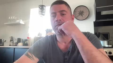 guil0 online show from 10/29/25, 07:37