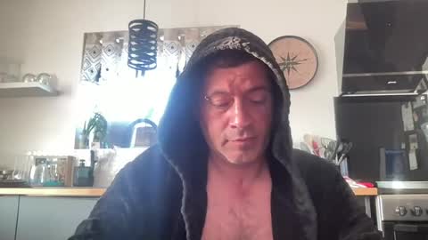 Snapshot of guil0 chatting on 07/18/26, 09:13 guil0 online show from 07/18/26, 09:13