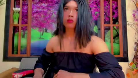 Snapshot of guinevere_lux chatting on 05/20/26, 01:06 guinevere_lux online show from 05/20/26, 01:06