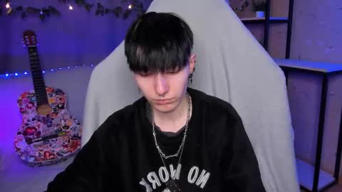 Snapshot of guitarandangel chatting on 02/17/25, 10:40 Angel online show from 02/17/25, 10:40