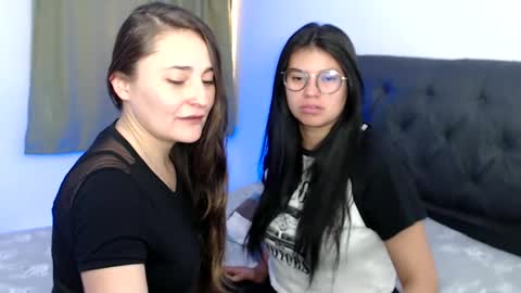 Snapshot of gumball_room chatting on 12/31/24, 04:14 Vane blonde and Hazell black hair online show from 12/31/24, 04:14