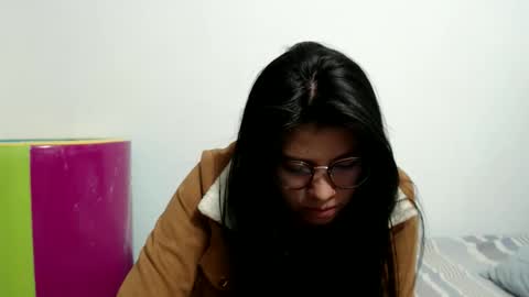 Vane blonde and Hazell black hair online show from 02/13/26, 11:12