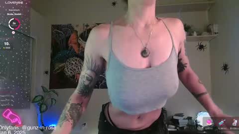 Snapshot of gunzinrose chatting on 01/06/25, 07:13 Kylie online show from 01/06/25, 07:13