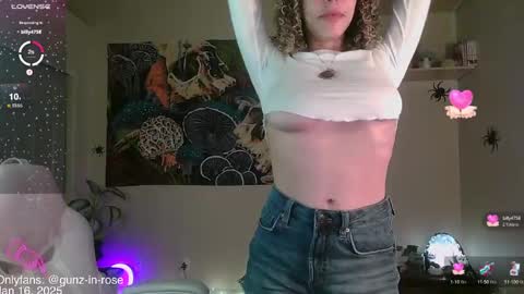 Snapshot of gunzinrose chatting on 01/16/25, 05:01 Kylie online show from 01/16/25, 05:01