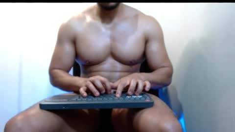 Snapshot of gurushake chatting on 05/13/26, 04:59 holl latino online show from 05/13/26, 04:59